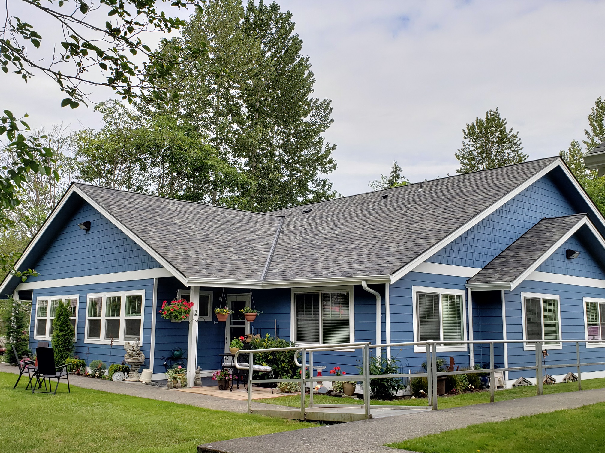 Private, accessible entry to Evergreen Cottages